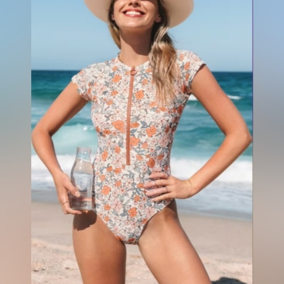 CUPSHE Elodie Ditsy Zipper Short Sleeve One Piece - Picture 3 of 4